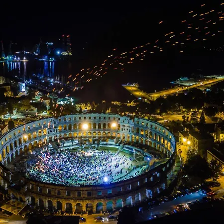 Lejlighed Maria By Interhome Pula