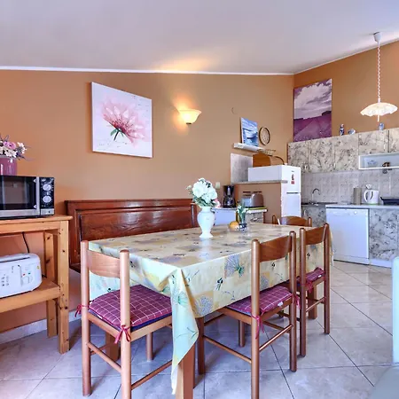 Maria By Interhome Pula