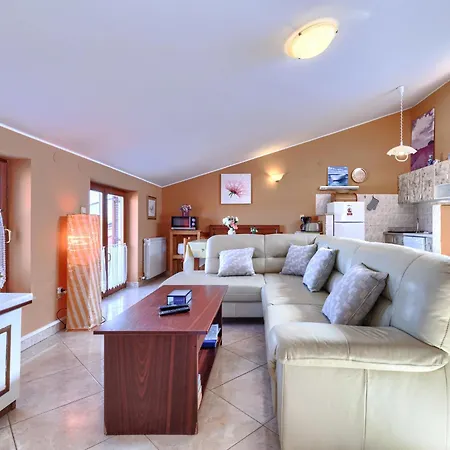 Maria By Interhome Apartamento Pula