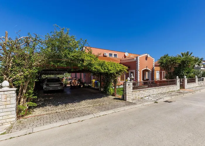 Maria By Interhome Pula